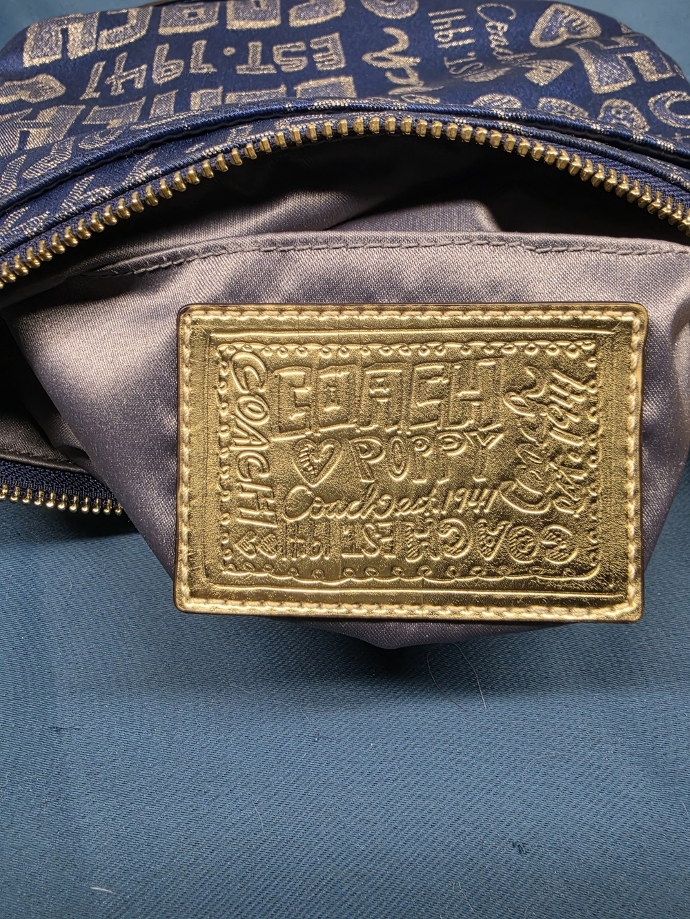 Coach Poppy Graffiti Crossbody/ Doubpe Zipper Navy And Gold - Picture 4 of 4